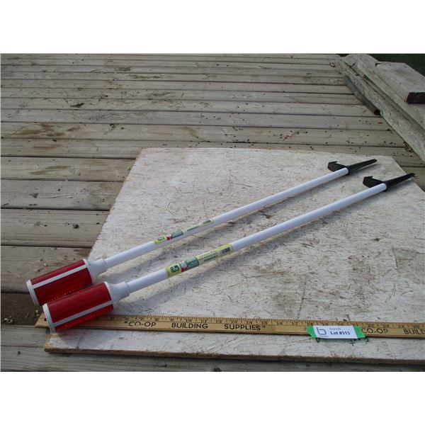 (2) Driveway Markers