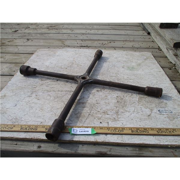 Heavy Duty Tire Wrench (1 1/2 in - 2in, 27in Long)