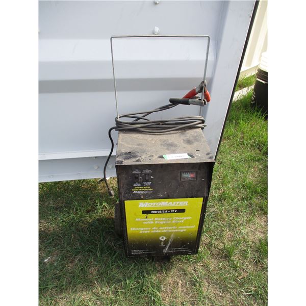 MotoMaster Manual Battery Charger with Engine Start (12v)