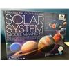 Image 1 : Lot of 1 3-Dimensional Glow In The Dark Solar System Model Making Kit
