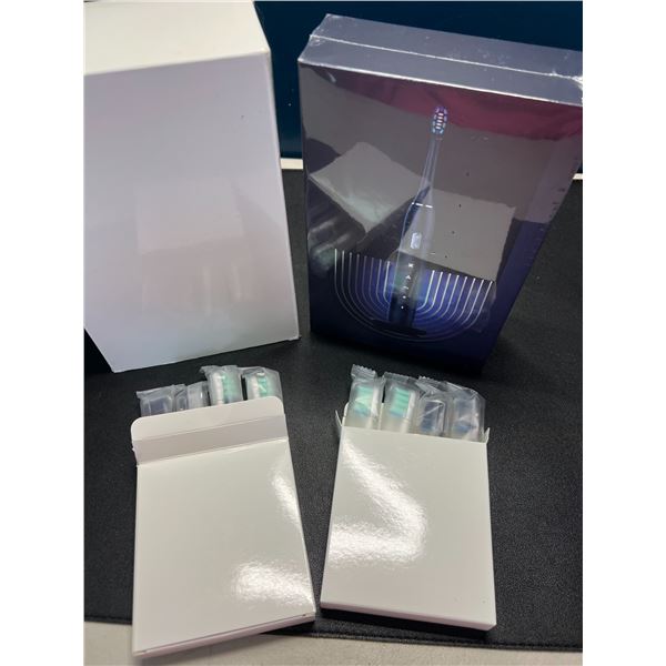 Lot of 1 Electric Rechargeable Toothbrush w/ 8 Extra Heads