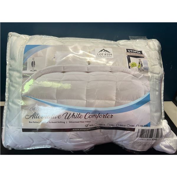 Lot of 1 Twin Size All-Season Down Alternatic Comforter