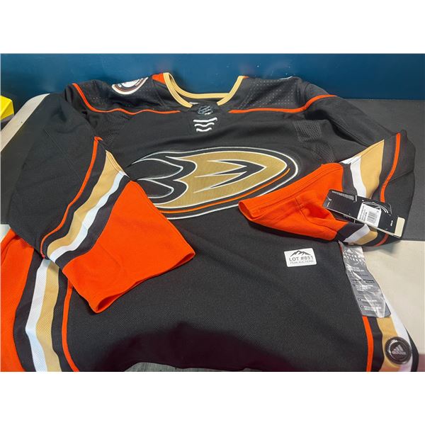 Lot of 1 Anaheim Ducks Jersey