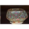 Image 2 : FAMILLE ROSE BOWLS W/2 STANDS (3 PCS)