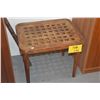Image 1 : TEAK GRATE TOP TABLE (21" X 16 1/2")