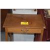 Image 2 : VINTAGE SIDE TABLE W/1 DRAWER