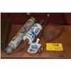 Image 1 : ASSORTED VINTAGE KITCHEN TOOLS: ROLLING PINS, BLUE ONION SPATULA & WOOD SCOOP (4 PCS)