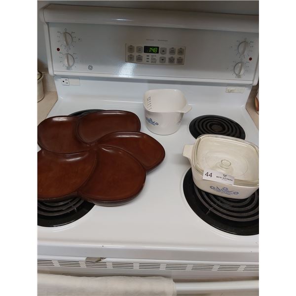 Two Corelle Dish Set With Cornflower Pattern And Wood Snack Tray