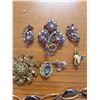 Image 2 : Assortment Of Broches, Clip-on Earrings, And Bracelets