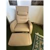 Image 8 : Human Touch Electric Recliner
