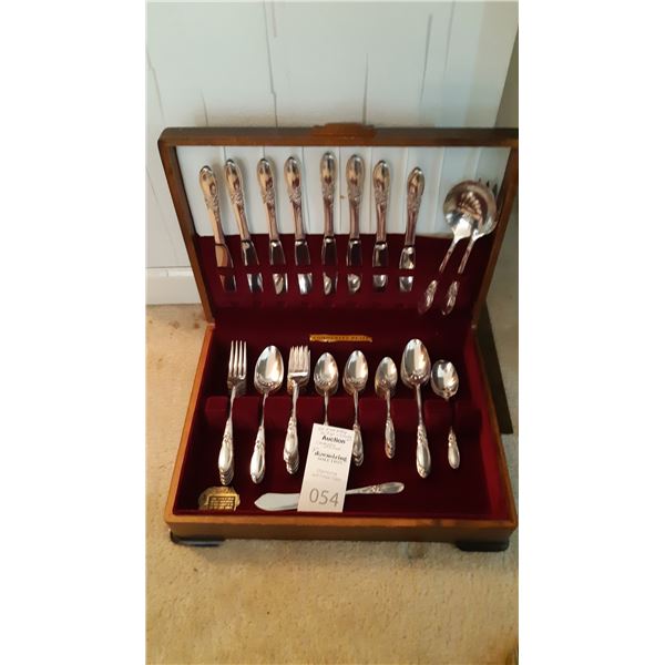 Silverplate set and Case B