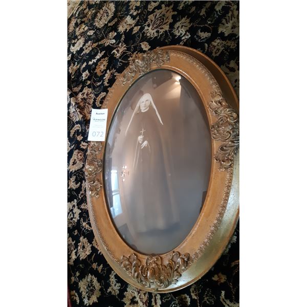 Vintage Oval Frame and photo A