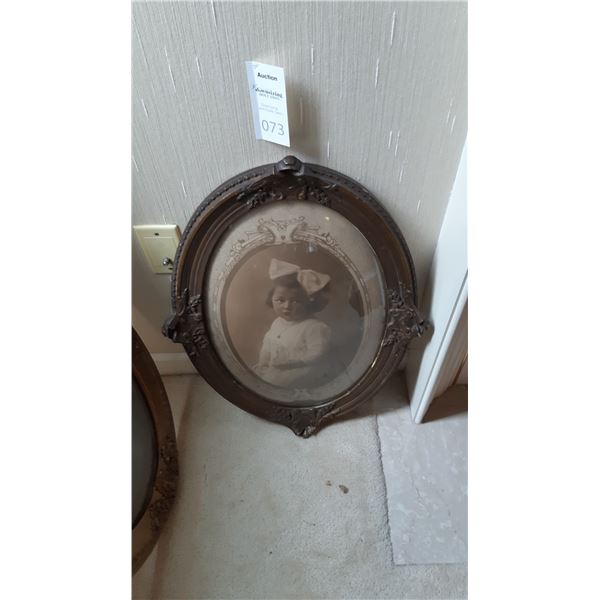 Vintage Oval Frame and photo A