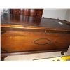 Image 2 : Antique Cedar Chest Cat C