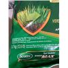 Image 2 : Scotts Turf Builder Green MAX Lawn Food- 12.6 Lbs