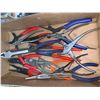 Image 2 : Assorted pliers