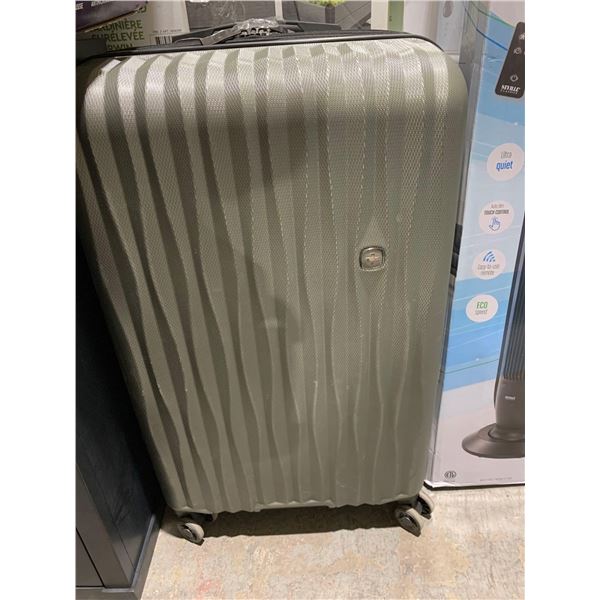 Swiss Gear Large Rolling Suitcase - Missing the extenable Handle