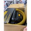 Image 2 : DeWalt Stainless Steel Wet/Dry Vacuum 38L