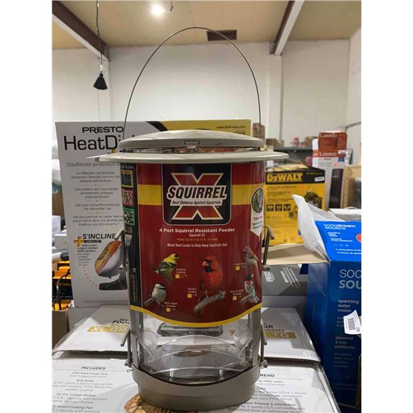 Squirrel-X X1 Squirrel-Resistant Bird Feeder With Spring-Loaded Perches - 4.2 Lb