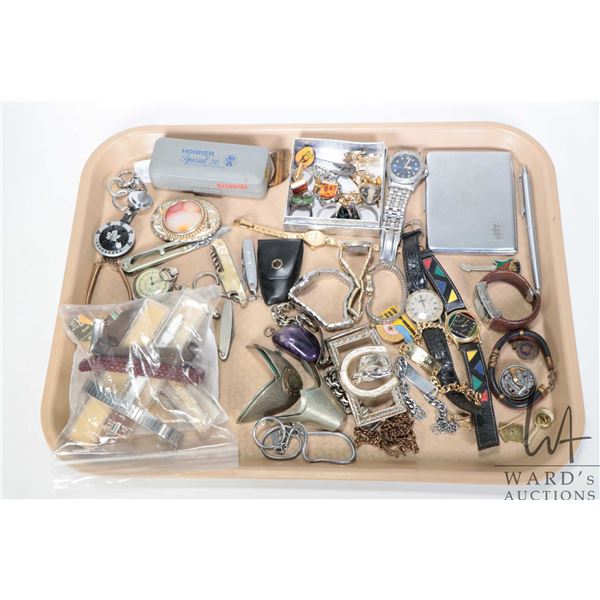Tray lot of collectibles including men's rings, cufflinks, tie clips, pocket knives, belt buckles, w