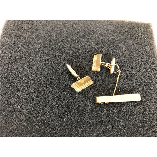 PAIR OF 14K CUFFLINKS AND 18K TIE CLIP