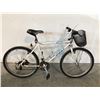 Image 2 : GIANT BUTTE WHITE 21SPEED HYBRID BIKE