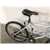 Image 3 : GIANT BUTTE WHITE 21SPEED HYBRID BIKE