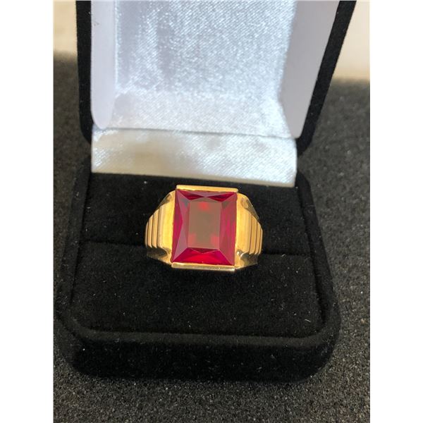 14K MENS RING WITH RED STONE 9.7G