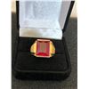Image 1 : 14K MENS RING WITH RED STONE 9.7G