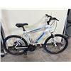 Image 2 : GIANT REVEL WHITE 24 SPEED FRONT SUSPENSION MOUNTAIN BIKE