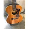 Image 2 : GUILD GUITARS F212-NT 12 STRING ACOUSTIC GUITAR WITH CARRY CASE