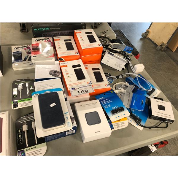 LARGE LOT OF ASSORTED ELECTRONIC ACCESSORIES INCLUDING DIGITAL DISPLAY POWER BANKS, FAST CHARGE