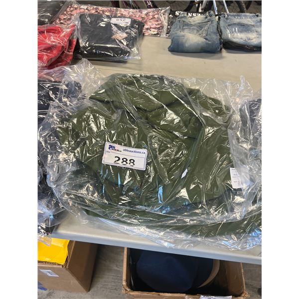 4 ASSORTED SIZE GREEN AMUNDSEN PEAK ANORAK JACKETS