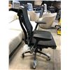 Image 2 : HERMAN MILLER EMBODY BLACK/GRAPHITE FULLY ADJUSTABLE GAMING TASK CHAIR RETAIL $2264 CAN