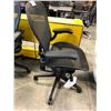 Image 2 : HERMAN MILLER AERON FULLY ADJUSTABLE TASK CHAIR SIZE C RETAIL $2137 CAN