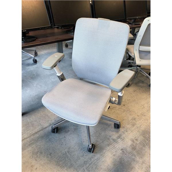 NIGHTINGALE GREY IC2 7300 MULTI-ADJUSTMENT TASK CHAIR