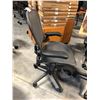 Image 2 : HERMAN MILLER AERON GRAPHITE FULLY ADJUSTABLE TASK CHAIR SIZE C RETAIL PRICE $2243 CAN