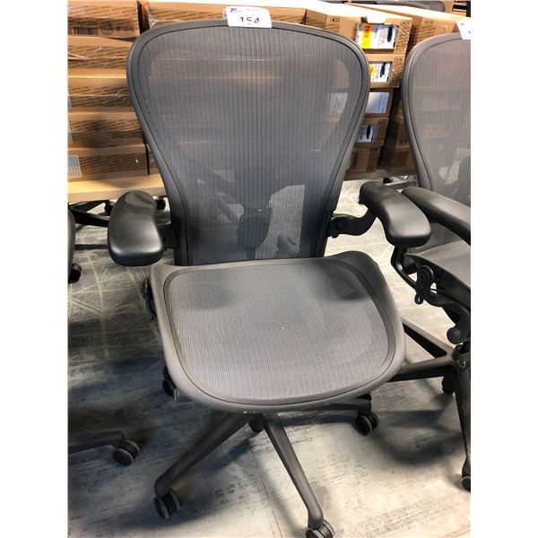 HERMAN MILLER AERON GRAPHITE FULLY ADJUSTABLE TASK CHAIR SIZE C RETAIL PRICE $2243 CAN