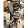 Image 2 : HERMAN MILLER AERON GRAPHITE FULLY ADJUSTABLE TASK CHAIR SIZE C RETAIL PRICE $2243 CAN