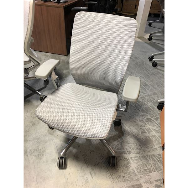 NIGHTINGALE GREY IC2 7300 MULTI-ADJUSTMENT TASK CHAIR