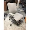 Image 2 : NIGHTINGALE GREY IC2 7300 MULTI-ADJUSTMENT TASK CHAIR