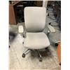 Image 2 : NIGHTINGALE GREY IC2 7300 MULTI-ADJUSTMENT TASK CHAIR