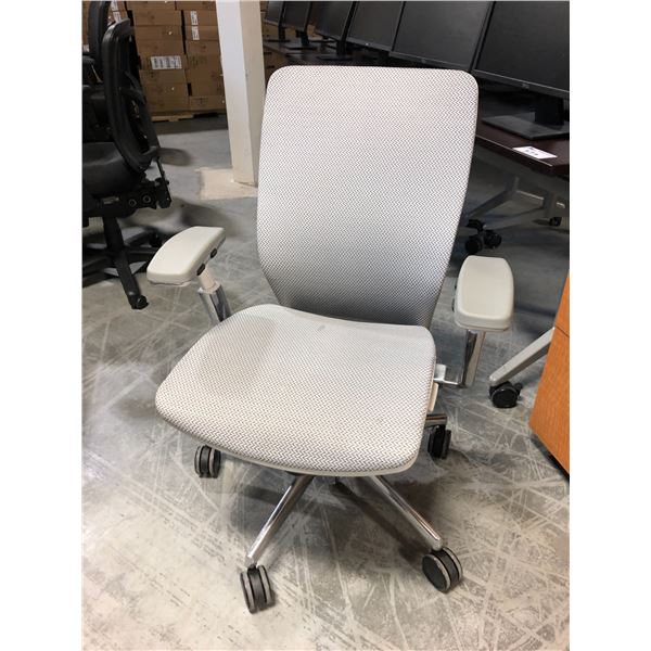 NIGHTINGALE GREY IC2 7300 MULTI-ADJUSTMENT TASK CHAIR