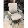 Image 2 : NIGHTINGALE GREY IC2 7300 MULTI-ADJUSTMENT TASK CHAIR