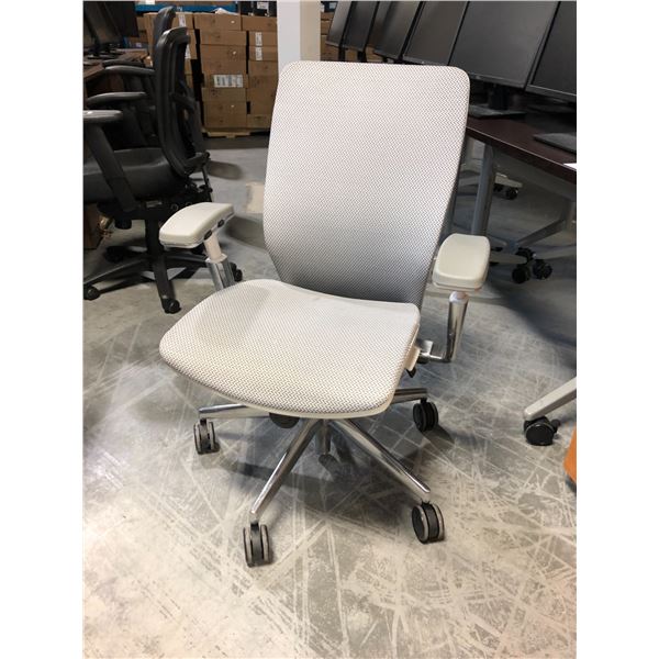 NIGHTINGALE GREY IC2 7300 MULTI-ADJUSTMENT TASK CHAIR