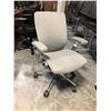 Image 2 : NIGHTINGALE GREY IC2 7300 MULTI-ADJUSTMENT TASK CHAIR