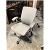 Image 2 : NIGHTINGALE GREY IC2 7300 MULTI-ADJUSTMENT TASK CHAIR