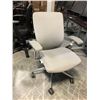 Image 2 : NIGHTINGALE GREY IC2 7300 MULTI-ADJUSTMENT TASK CHAIR