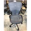 Image 1 : HERMAN MILLER AERON GRAPHITE FULLY ADJUSTABLE TASK CHAIR SIZE C RETAIL PRICE $2243 CAN