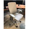 Image 2 : NIGHTINGALE GREY IC2 7300 MULTI-ADJUSTMENT TASK CHAIR